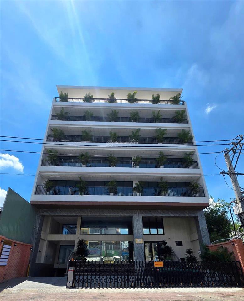 Cho thuê văn phòng lầu 1 dt 303 m2 ở bình thạnh sát q1