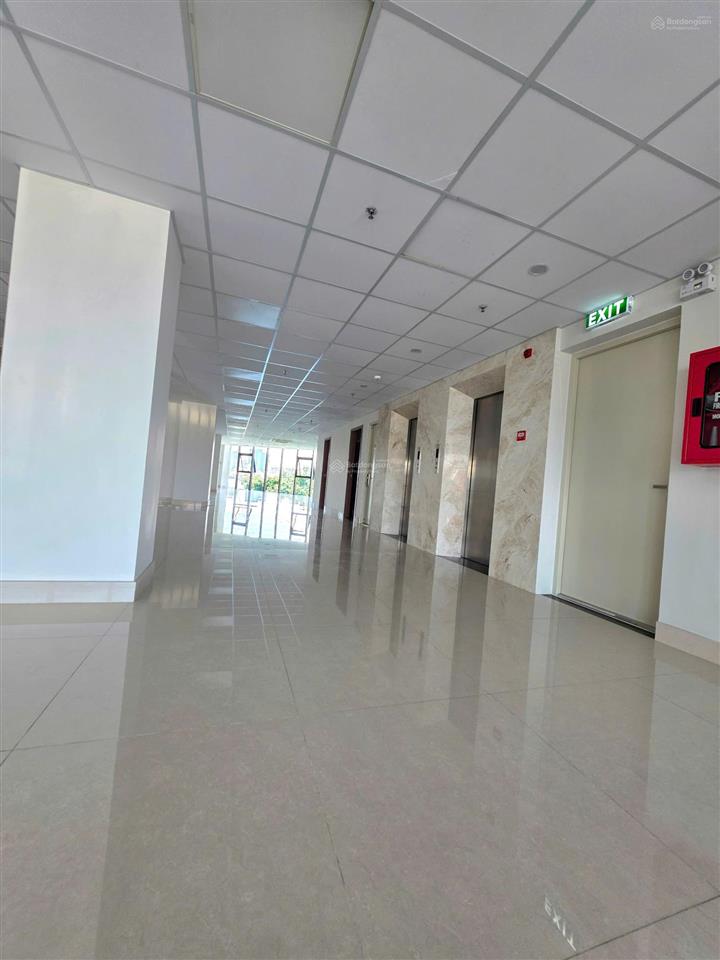 Cho thuê văn phòng lầu 1 dt 303 m2 ở bình thạnh sát q1