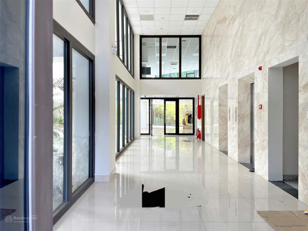 Cho thuê văn phòng lầu 1 dt 303 m2 ở bình thạnh sát q1