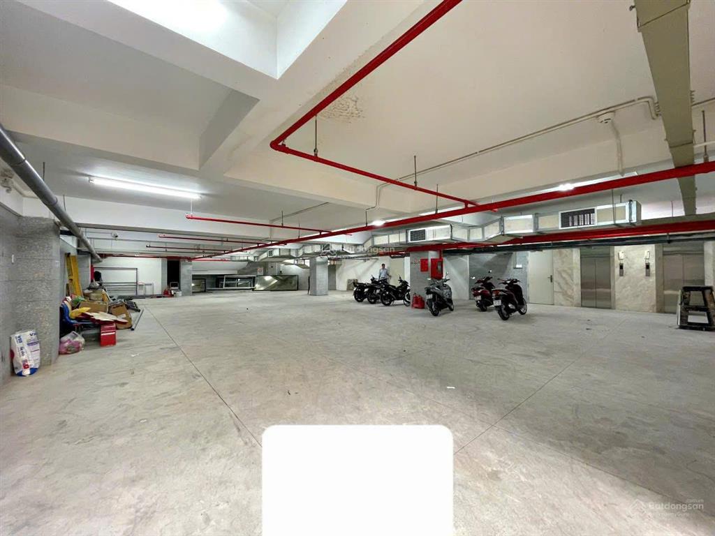Cho thuê văn phòng lầu 1 dt 303 m2 ở bình thạnh sát q1