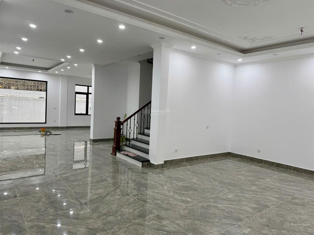 Chính chủ cho thuê căn bt an quý 225 m2 hoàn thiện có thang máy full đồ  0977 180 ***