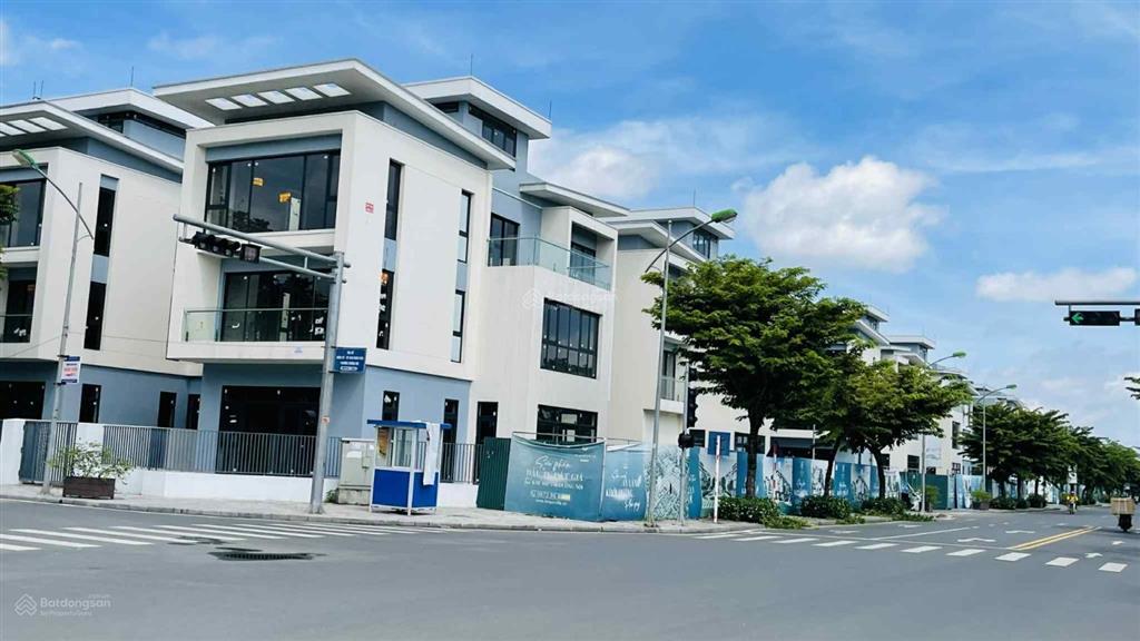 Chính chủ cho thuê căn bt an quý 225 m2 hoàn thiện có thang máy full đồ  0977 180 ***