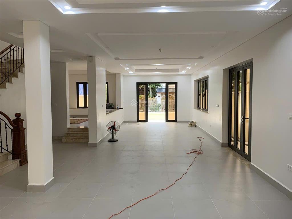 Chính chủ cần cho thuê căn biệt thự 250m2 ht có thang máy pccc giá 40 tr
