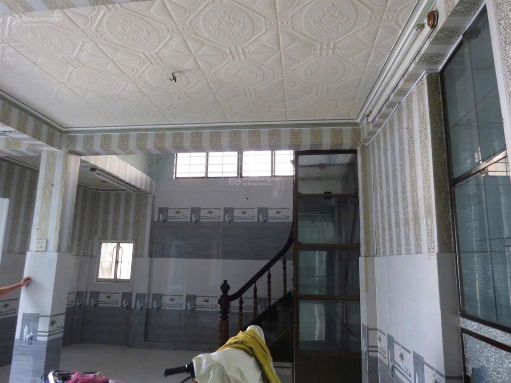 Chính chủ cần bán gấp nhà 3 tầng 1 tum khu máy nước, trung tâm tp. nha trang