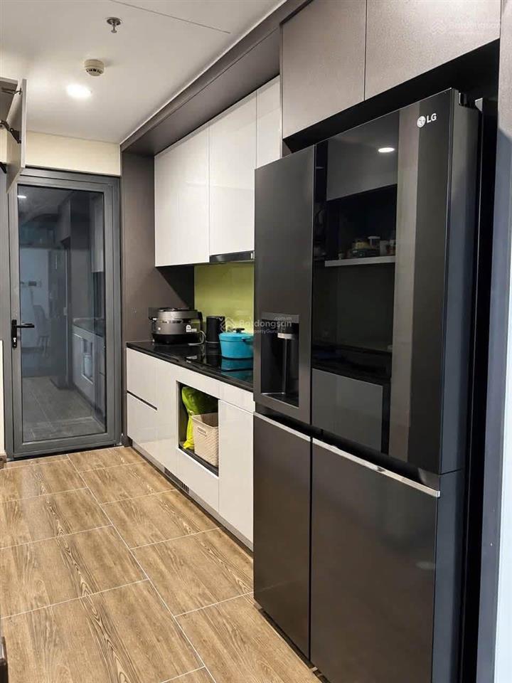 Căn hộ ngoại giao đoàn 95m, 2n có thể sửa 3n, đủ đồ, tầng trung, bc mát, view thoáng. giá 7,5 tỷ
