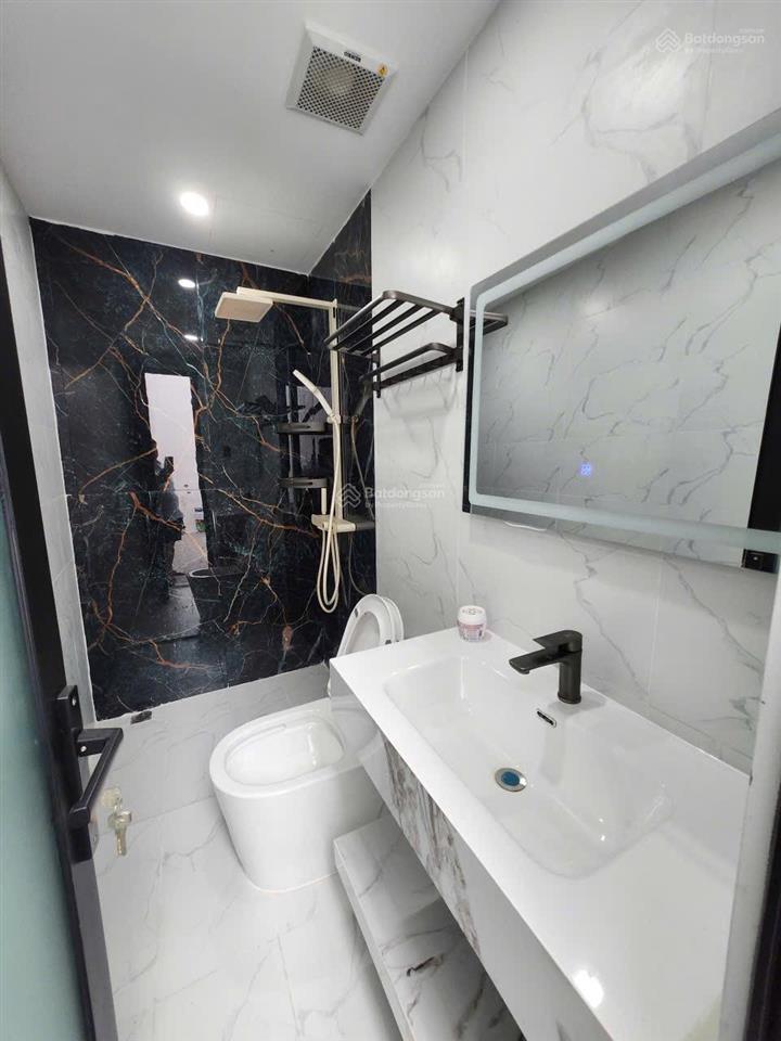Bán nhà shr giá 6,19 tỷ hẻm phạm hữu lầu, quận 7 cũ. e 0933 573 *** em ti để đi xem nhà thực tế.