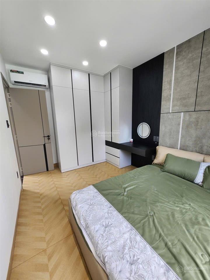 Bán nhà shr giá 6,19 tỷ hẻm phạm hữu lầu, quận 7 cũ. e 0933 573 *** em ti để đi xem nhà thực tế.