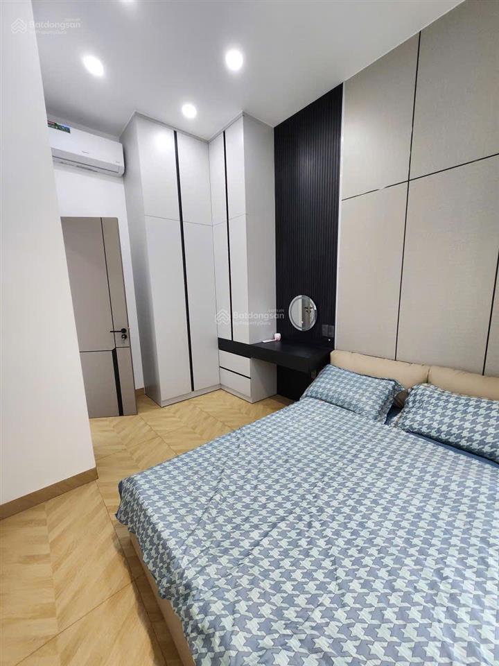 Bán nhà shr giá 6,19 tỷ hẻm phạm hữu lầu, quận 7 cũ. e 0933 573 *** em ti để đi xem nhà thực tế.