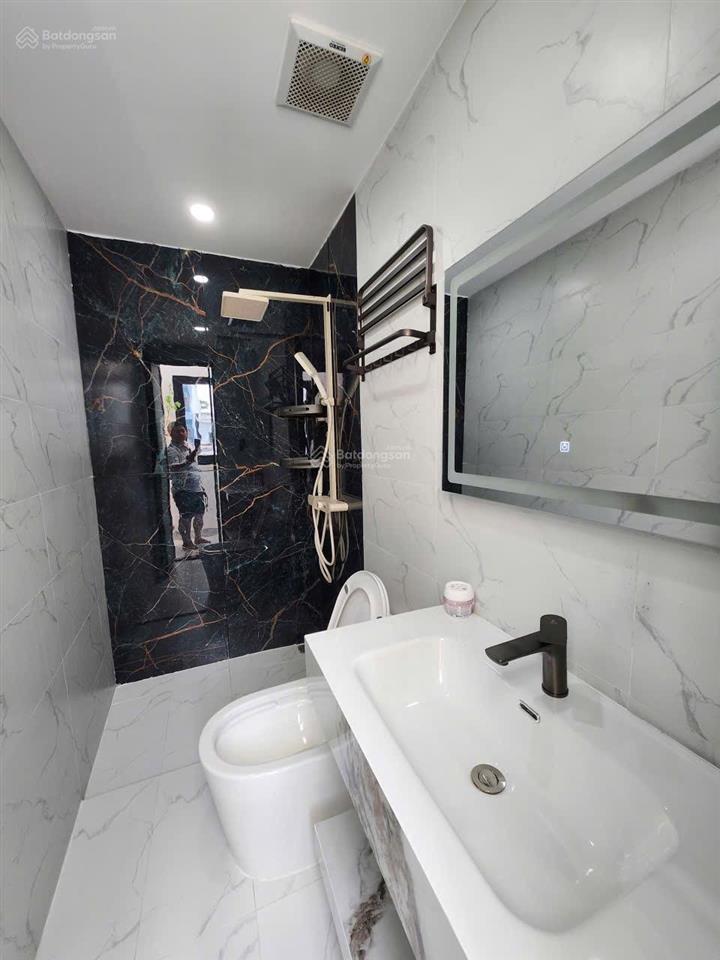 Bán nhà shr giá 6,19 tỷ hẻm phạm hữu lầu, quận 7 cũ. e 0933 573 *** em ti để đi xem nhà thực tế.