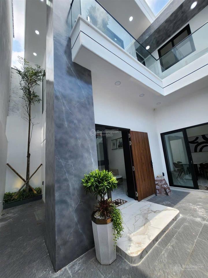 Bán nhà shr giá 6,19 tỷ hẻm phạm hữu lầu, quận 7 cũ. e 0933 573 *** em ti để đi xem nhà thực tế.