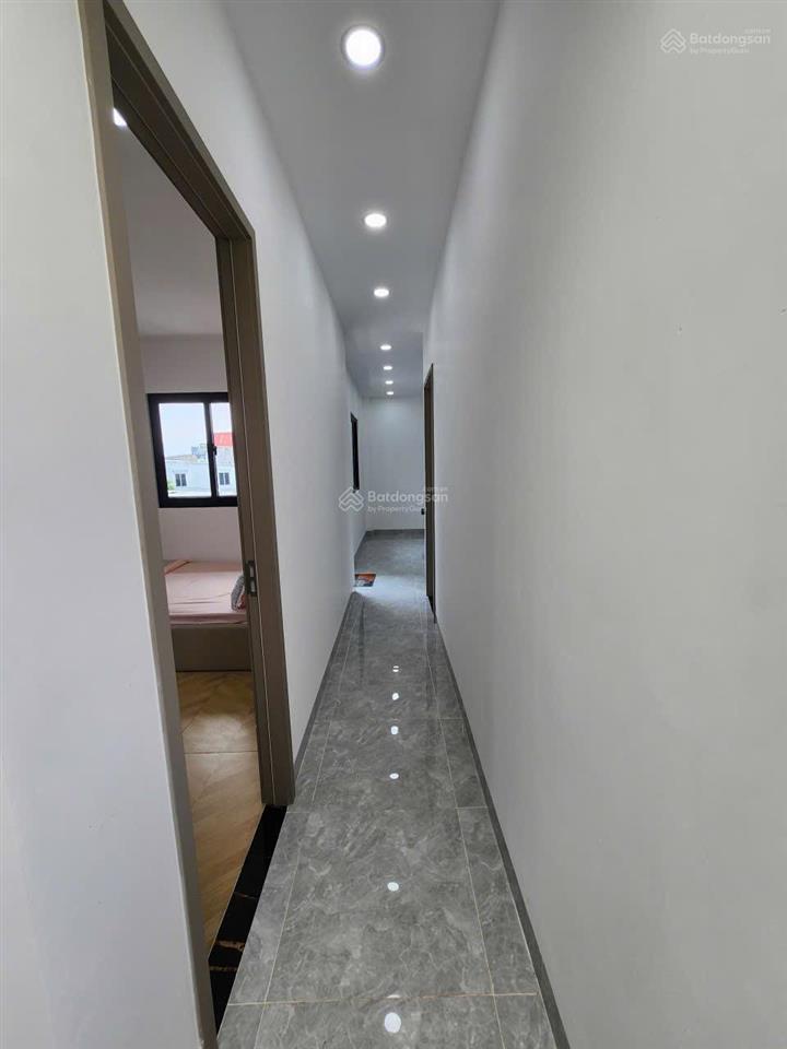 Bán nhà shr giá 6,19 tỷ hẻm phạm hữu lầu, quận 7 cũ. e 0933 573 *** em ti để đi xem nhà thực tế.