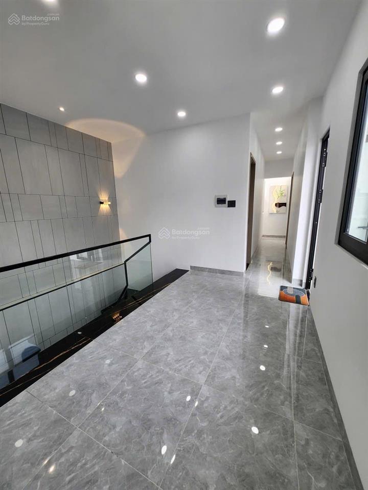 Bán nhà shr giá 6,19 tỷ hẻm phạm hữu lầu, quận 7 cũ. e 0933 573 *** em ti để đi xem nhà thực tế.