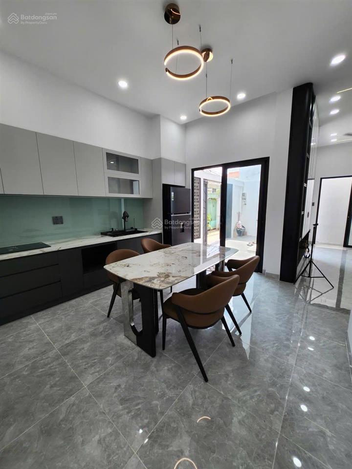 Bán nhà shr giá 6,19 tỷ hẻm phạm hữu lầu, quận 7 cũ. e 0933 573 *** em ti để đi xem nhà thực tế.