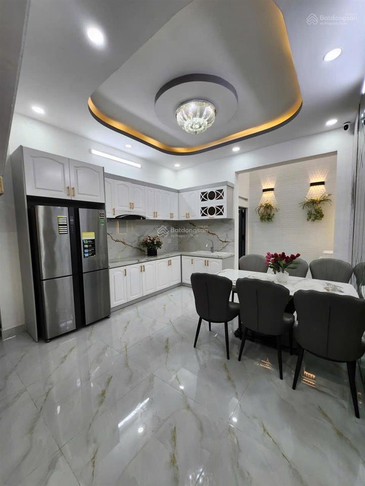 Bán nhà shr giá 8ty900 hẻm huỳnh tấn phát, nhà bè. e 0933 573 *** e ti để xem nhà thực tế.