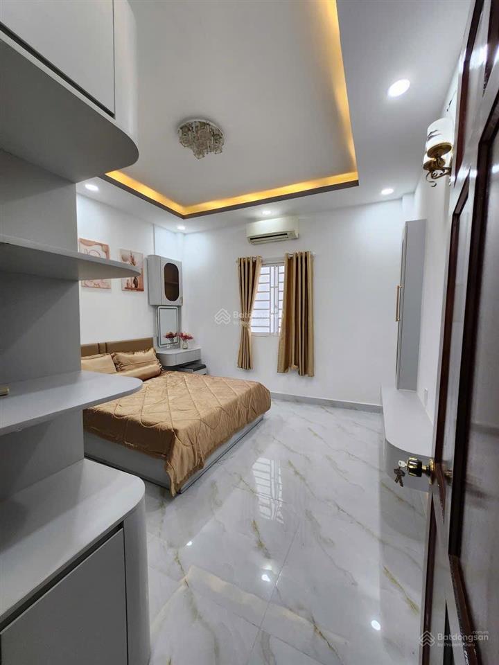 Bán nhà shr giá 8ty900 hẻm huỳnh tấn phát, nhà bè. e 0933 573 *** e ti để xem nhà thực tế.