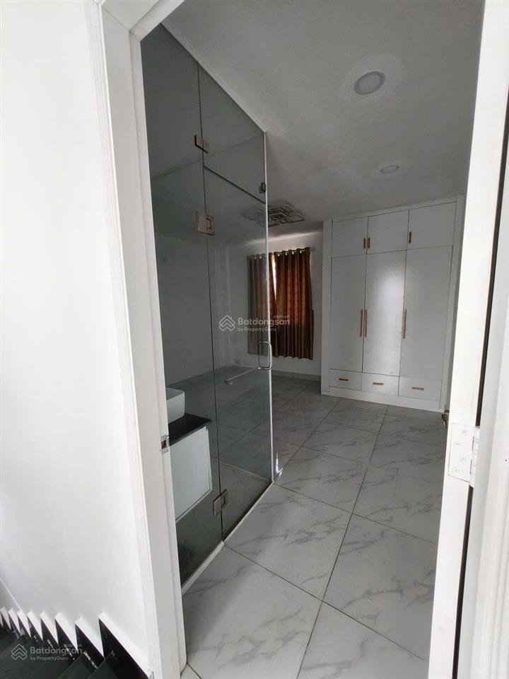 Bán nhà shr giá 8ty900 hẻm huỳnh tấn phát, nhà bè. e 0933 573 *** e ti để xem nhà thực tế.
