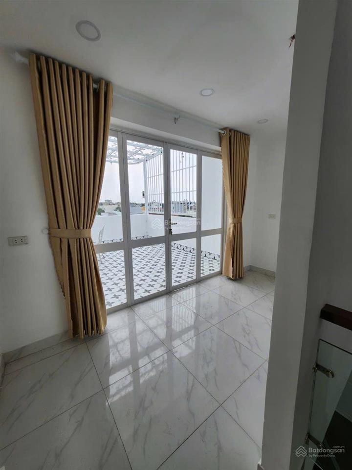 Bán nhà shr giá 8ty900 hẻm huỳnh tấn phát, nhà bè. e 0933 573 *** e ti để xem nhà thực tế.