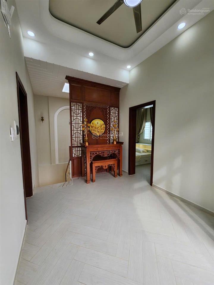 Bán nhà shr giá 6 tỷ 999 hẻm huỳnh tấn phát, q.7 cũ.  0933 573 *** e ti để xem nhà thực tế.