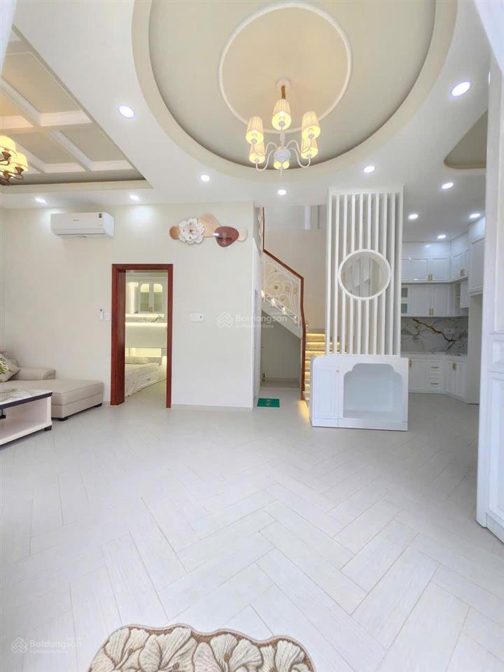 Bán nhà shr giá 6 tỷ 999 hẻm huỳnh tấn phát, q.7 cũ.  0933 573 *** e ti để xem nhà thực tế.