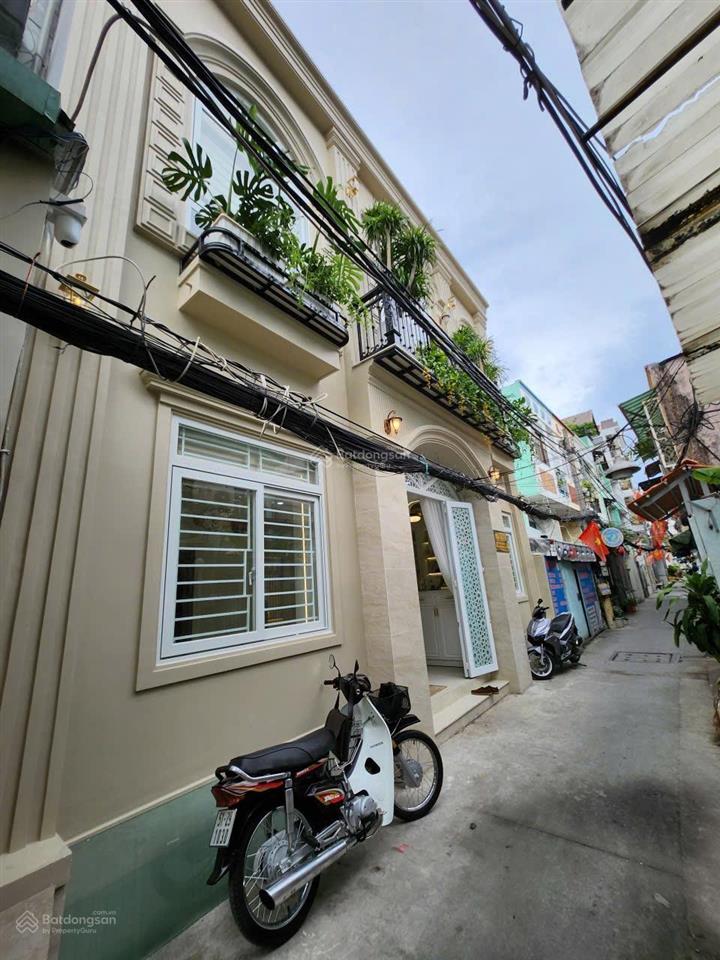 Bán nhà shr giá 6 tỷ 999 hẻm huỳnh tấn phát, q.7 cũ.  0933 573 *** e ti để xem nhà thực tế.