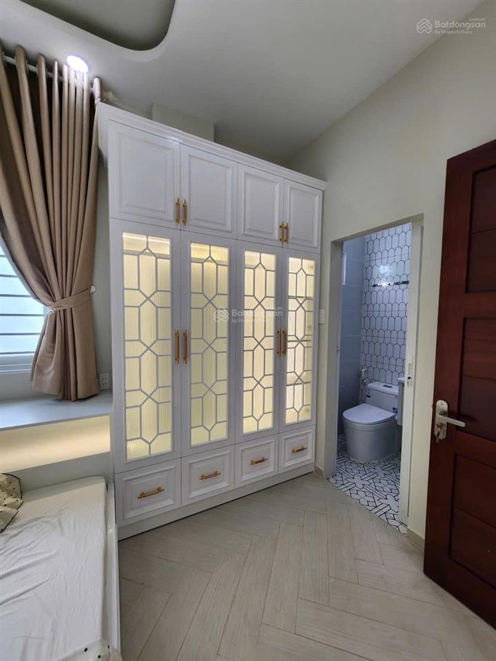 Bán nhà shr giá 6 tỷ 999 hẻm huỳnh tấn phát, q.7 cũ.  0933 573 *** e ti để xem nhà thực tế.