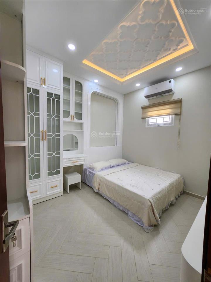 Bán nhà shr giá 6 tỷ 999 hẻm huỳnh tấn phát, q.7 cũ.  0933 573 *** e ti để xem nhà thực tế.