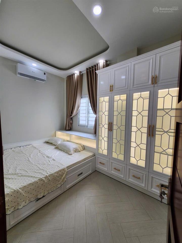 Bán nhà shr giá 6 tỷ 999 hẻm huỳnh tấn phát, q.7 cũ.  0933 573 *** e ti để xem nhà thực tế.
