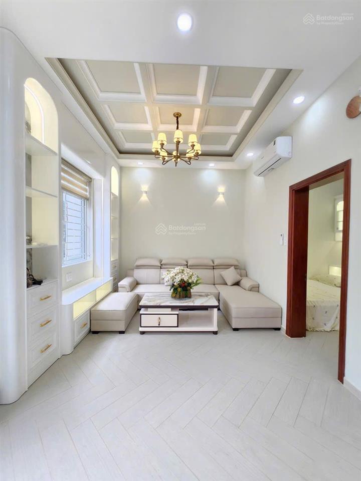 Bán nhà shr giá 6 tỷ 999 hẻm huỳnh tấn phát, q.7 cũ.  0933 573 *** e ti để xem nhà thực tế.