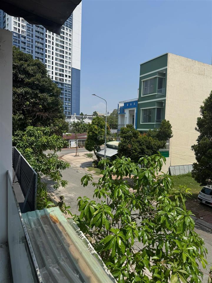 Bán gấp np đẹp tại đường 8, phường thủ dầu một, 5,8 tỷ, 91m2, mặt tiền rộng 5m