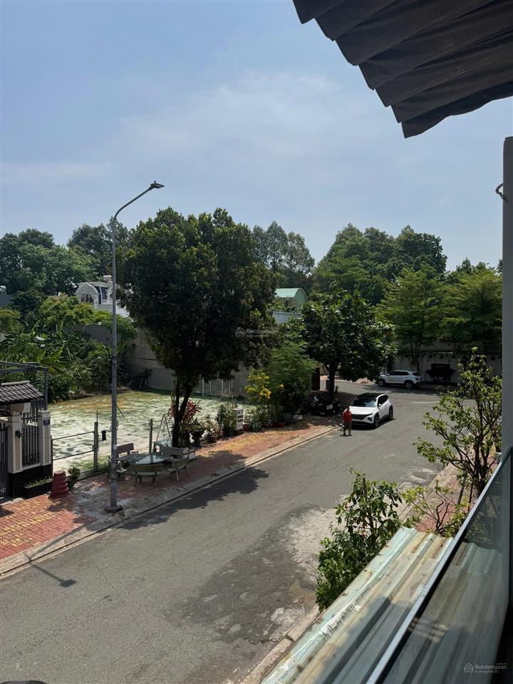 Bán gấp np đẹp tại đường 8, phường thủ dầu một, 5,8 tỷ, 91m2, mặt tiền rộng 5m