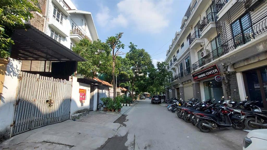 Gia đình tôi cần bán gấp bt 131m2 tại bt lô 01 kđt nam thắng giá rẻ ( hàng kín )
