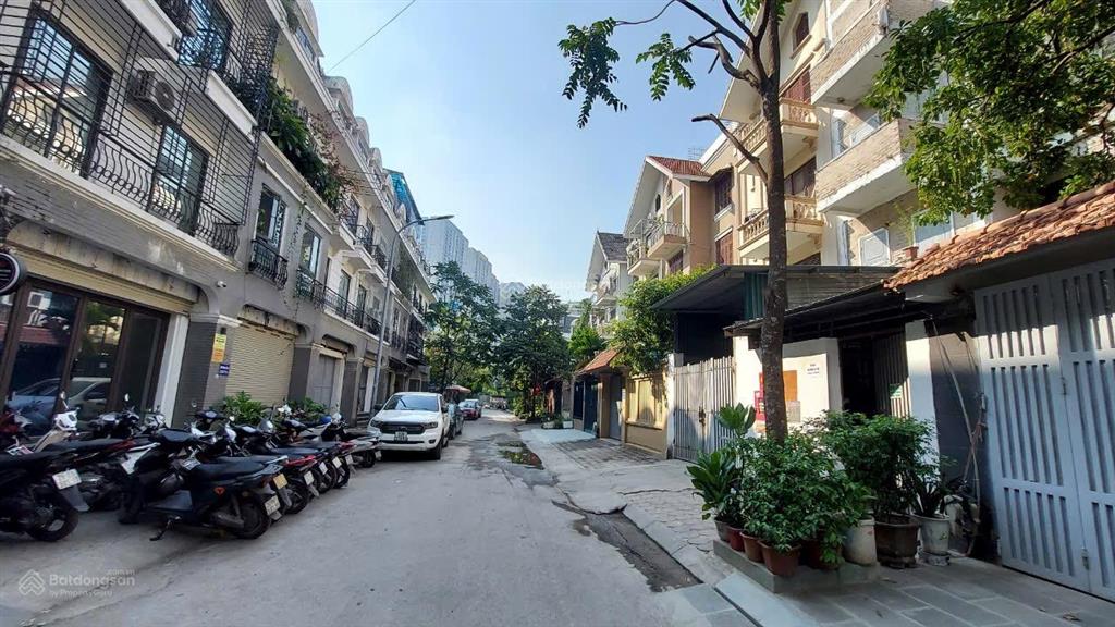 Gia đình tôi cần bán gấp bt 131m2 tại bt lô 01 kđt nam thắng giá rẻ ( hàng kín )