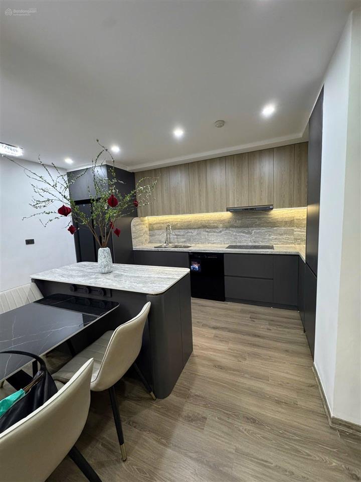 Cần bán gấp chung cư 160m2, 4 phòng ngủ 3 vệ sinh, 8,5 tỷ