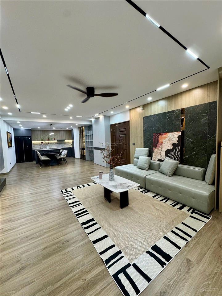 Cần bán gấp chung cư 160m2, 4 phòng ngủ 3 vệ sinh, 8,5 tỷ