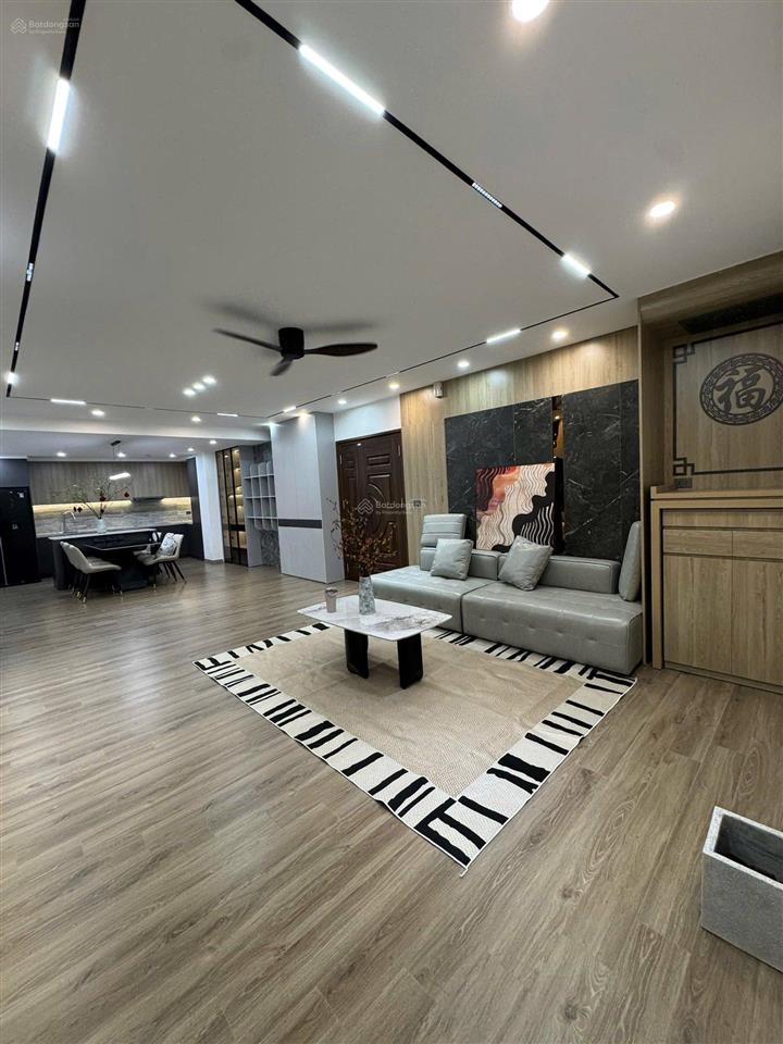 Cần bán gấp chung cư 160m2, 4 phòng ngủ 3 vệ sinh, 8,5 tỷ