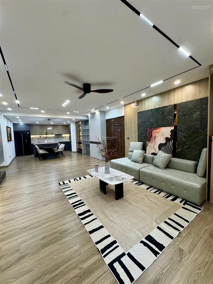 Cần bán gấp chung cư 160m2, 4 phòng ngủ 3 vệ sinh, 8,5 tỷ