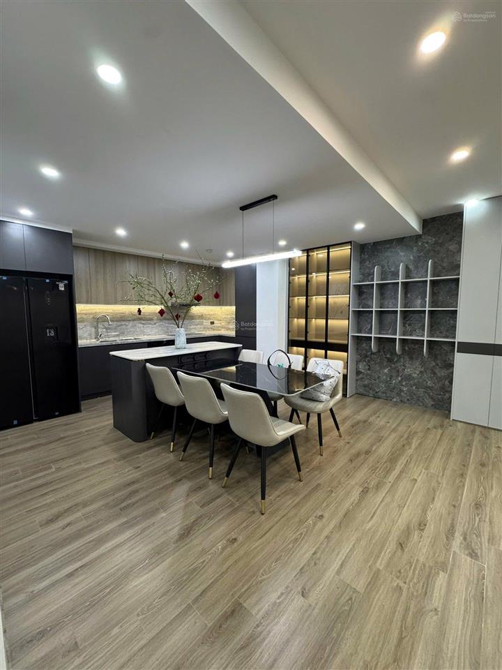 Cần bán gấp chung cư 160m2, 4 phòng ngủ 3 vệ sinh, 8,5 tỷ