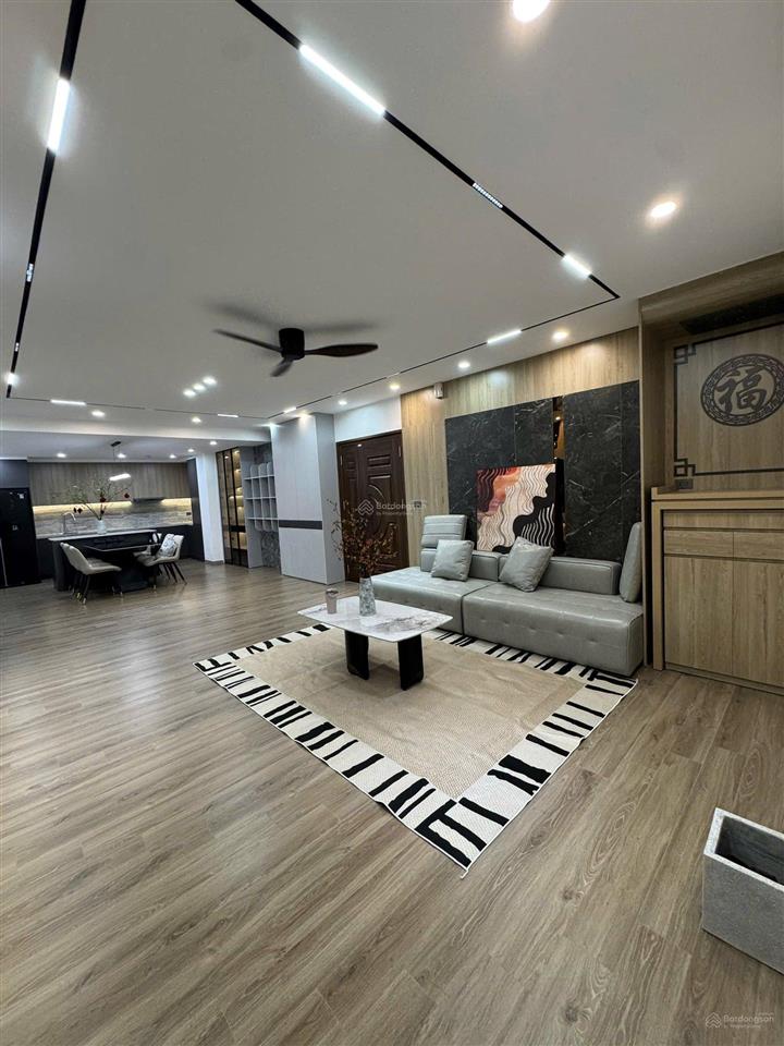Cần bán gấp chung cư 160m2, 4 phòng ngủ 3 vệ sinh, 8,5 tỷ