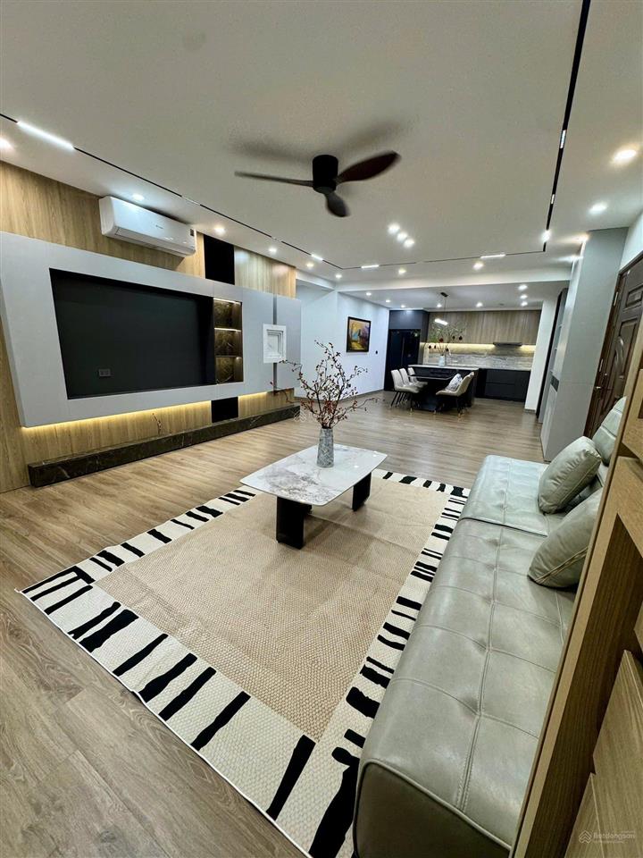 Cần bán gấp chung cư 160m2, 4 phòng ngủ 3 vệ sinh, 8,5 tỷ