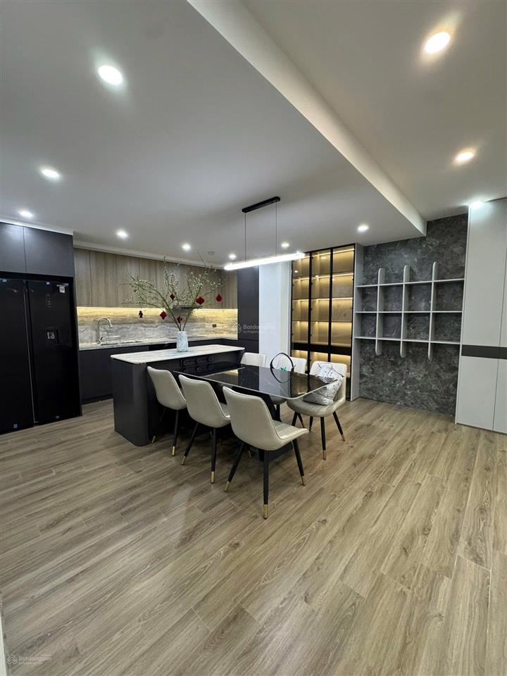 Cần bán gấp chung cư 160m2, 4 phòng ngủ 3 vệ sinh, 8,5 tỷ