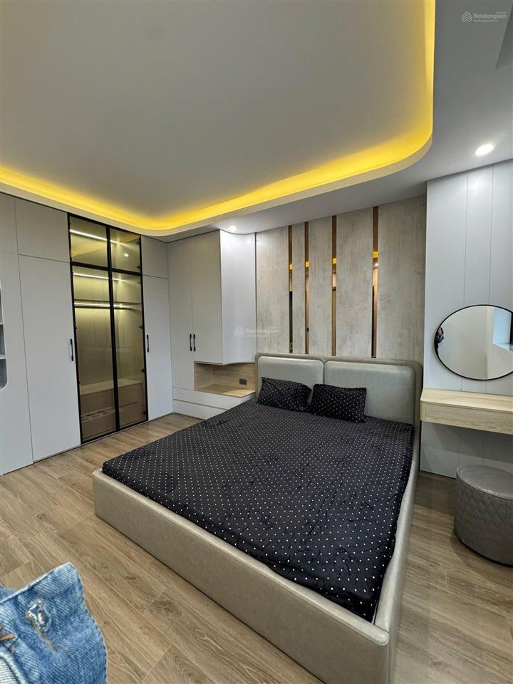 Cần bán gấp chung cư 160m2, 4 phòng ngủ 3 vệ sinh, 8,5 tỷ