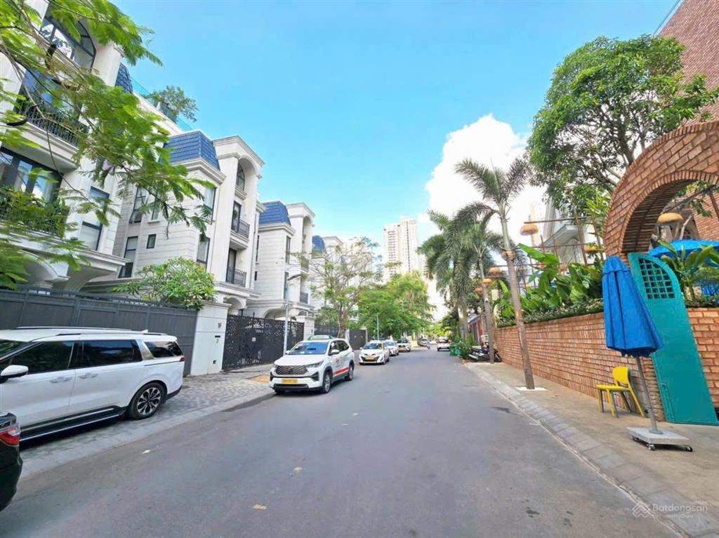 Siêu rẻ ! bán biệt thự đẹp xinh ngay chu văn an ,bình thạnh 187m2 (9x23)2 tầngsân vườn gía 28 tỷ