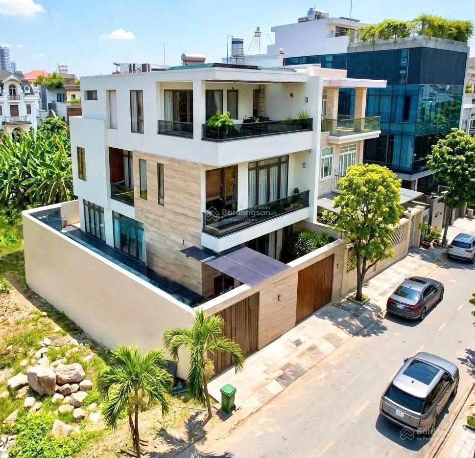 Bán gấp biệt thự siêu đẹp mặt tiền ngay cao đức lân226m2(10,3x20)3 tầng hồ bơi gía siêu tốt 56 tỷ