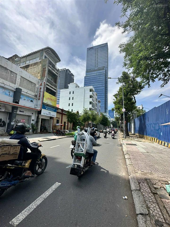 Siêu khan hiếm ! bán gấp tòa nhà mt mạc đỉnh chi ,q1 200m2(11x19)hầm 8 tầng hđt 500 trgía 150 tỷ