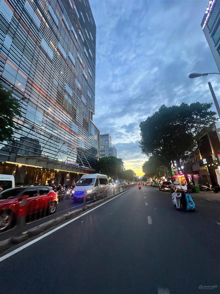 Bán gấp tòa nhà góc 2mt ngay khách sạn pullman 8,3x15m 5 tầng thang máy hđt 200 tr  giá bán 46 tỷ