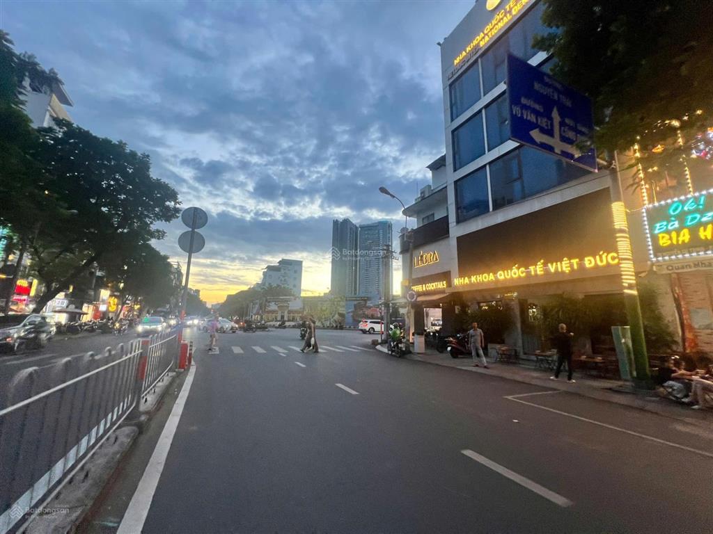 Bán gấp tòa nhà góc 2mt ngay khách sạn pullman 8,3x15m 5 tầng thang máy hđt 200 tr  giá bán 46 tỷ