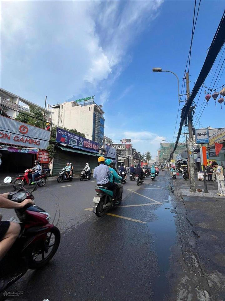 Bán gấp nhà mt ung văn khiêm ,q.bình thạnh 8x15 m  3 tầng ,phù hợp ở , kinh doanh , làm văn phòng