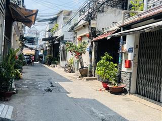 Nhỉnh 5 tỷ nhà ngang 8m , 4 phòng , đường xe tải thông , ngay trường chinh quận 12 .