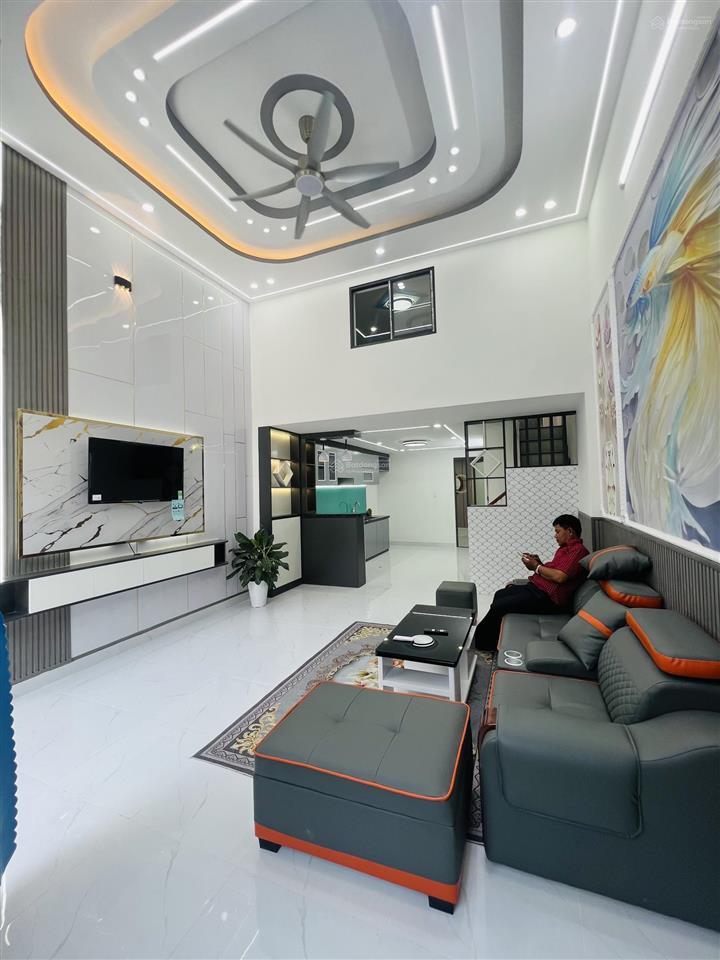 Giá 3,85 tỷ bán nhà 3 phòng gần trần văn mười, đẹp lung linh, full nội thất. tặng tivi, máy lạnh