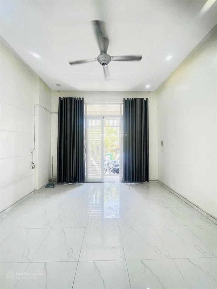 Nhỉnh 3 tỷ bán nhà ngay lê thị hà, shr, ngang 4,5m. kdc phát triển